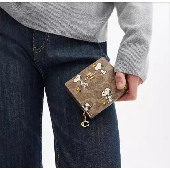 Coach X Peanuts Snap Wallet In Signature Canvas With Snoopy Print In Tan CBN32 - Picture 5 of 5
